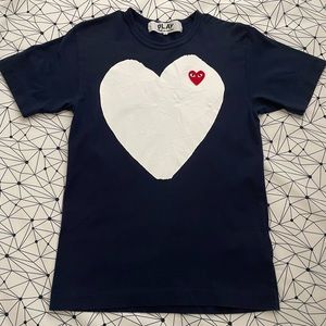 Comme Des Garçons PLAY Graphic Short Sleeve T-Shirt in Navy Size M